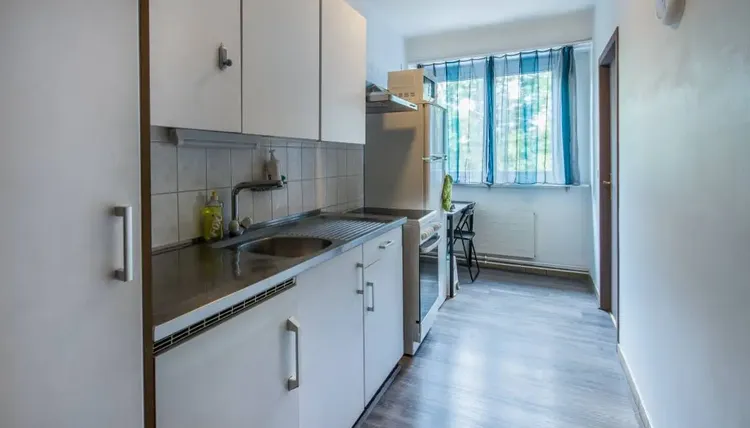 Well located 1 bedroom apartment low-budget in Charmilles, Geneva Interior 2