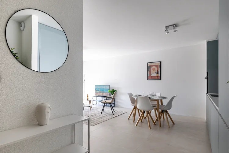 Appartement  1 chambre avec balcon, lumineux et moderne, dans résidence contemporaine, avec cuisine équipée, salle de bain design, et domotique intégrée.