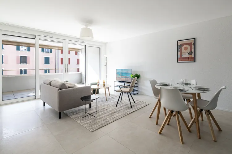 1-bedroom apartment with balcony, bright and modern, in a contemporary residence, featuring an equipped kitchen, designer bathroom, and integrated smart home system. Interior 2