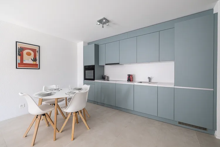 1-bedroom apartment with balcony, bright and modern, in a contemporary residence, featuring an equipped kitchen, designer bathroom, and integrated smart home system. Interior 4