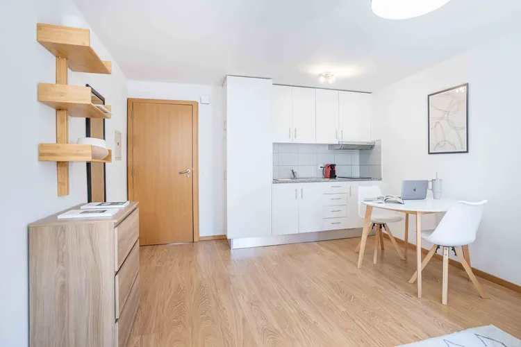 Appartement d'une chambre meublé, situé en plein centre de Lausanne, idéal pour les étudiants. Interior 2