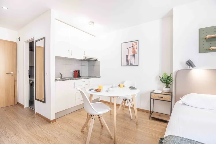  Furnished studio located in the heart of Lausanne, ideal for students. Interior 1